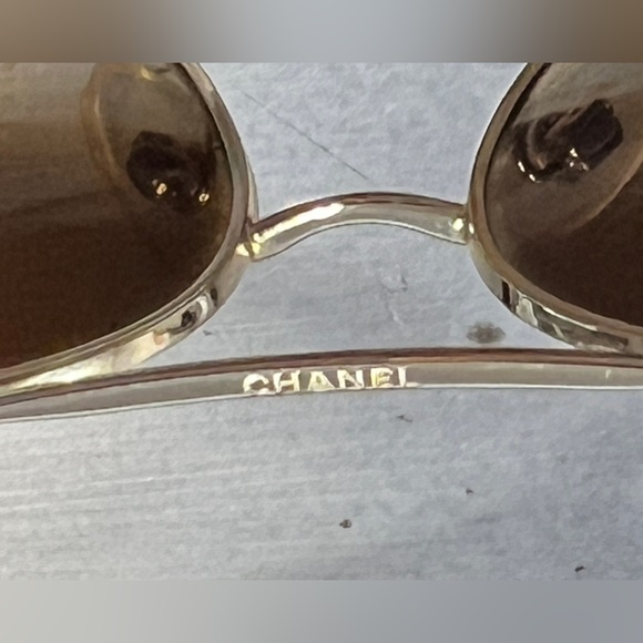 Chanel Aviator Sunglasses with case - Picture 4 of 13
